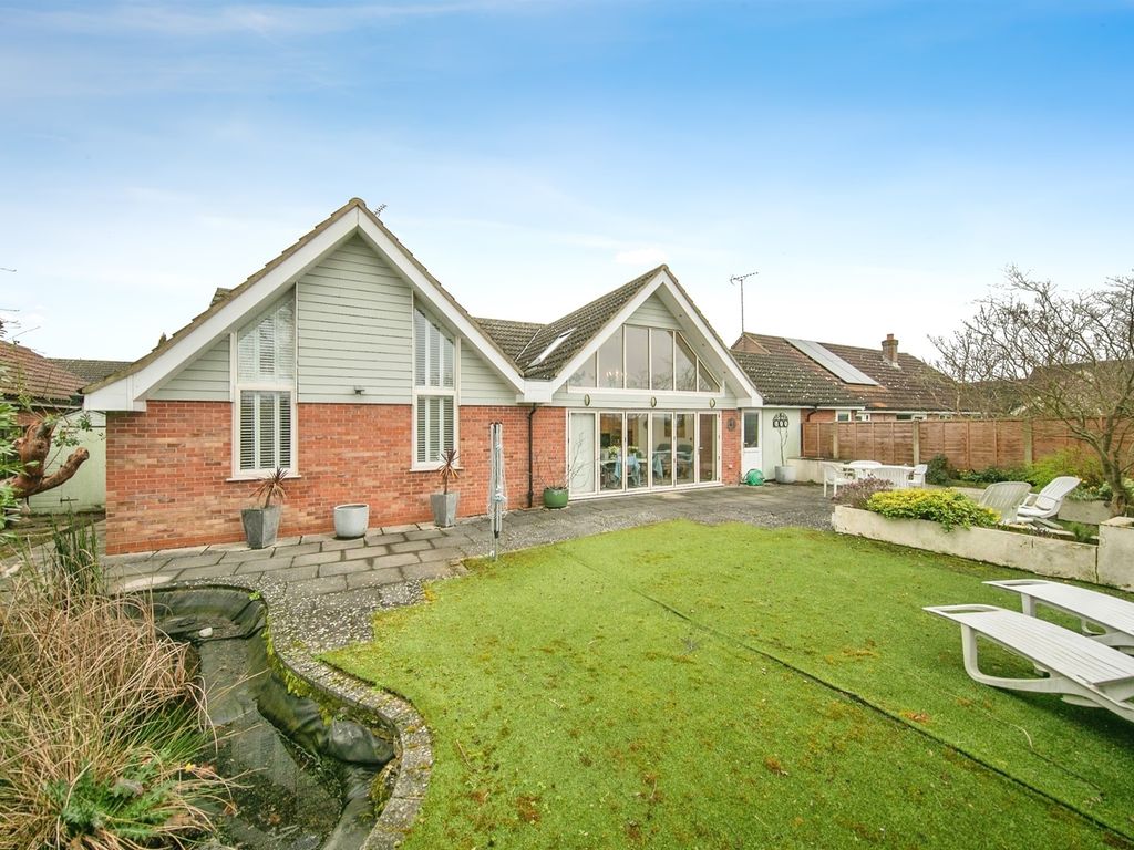 4 bed bungalow for sale in Chestnut Close, Rushmere St. Andrew, Ipswich