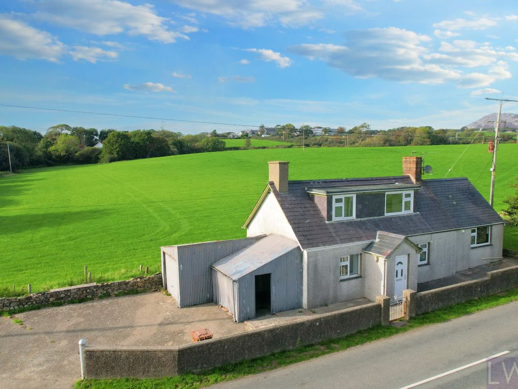 3 bed detached house for sale in Botwnnog, Pwllheli LL53, £188,000 Zoopla