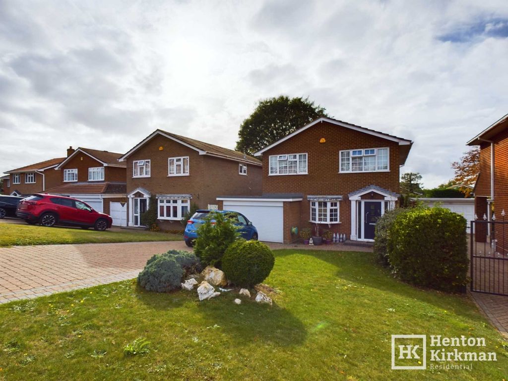 4 bed detached house for sale in Fairfield Rise, Billericay CM12, £