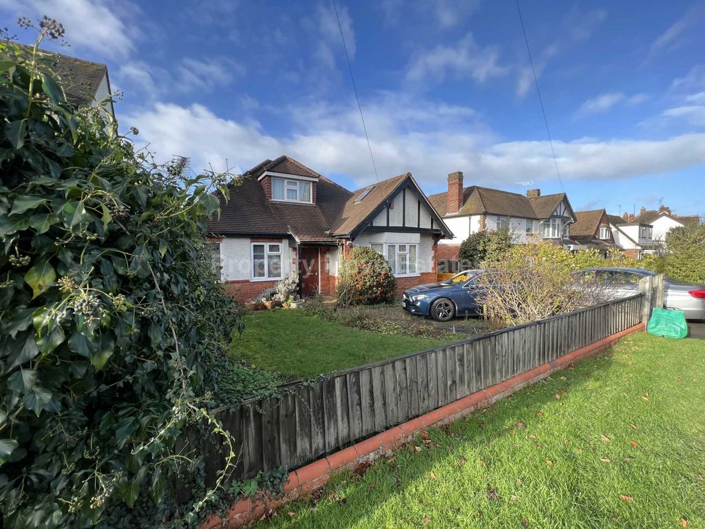 4 bed bungalow to rent in Church Road, Reading RG6 Zoopla