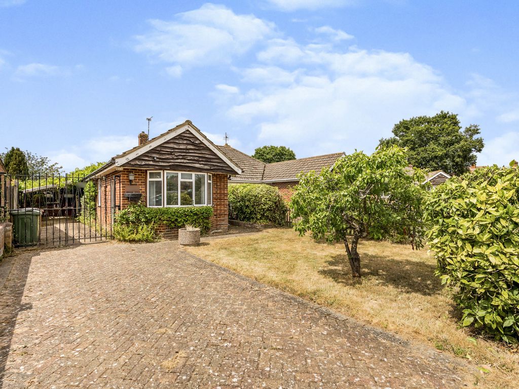3 bed bungalow for sale in Littlefield Close, Fairlands, Guildford