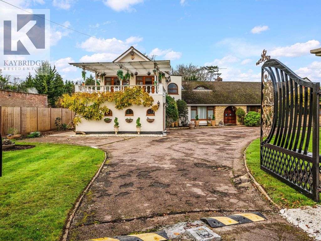 7 bed detached house for sale in Guildford Road, Fetcham KT22, £