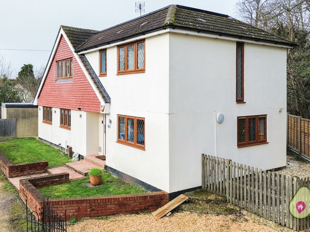 4 bed detached house for sale in Chapel Lane, Binfield RG42, £875,000