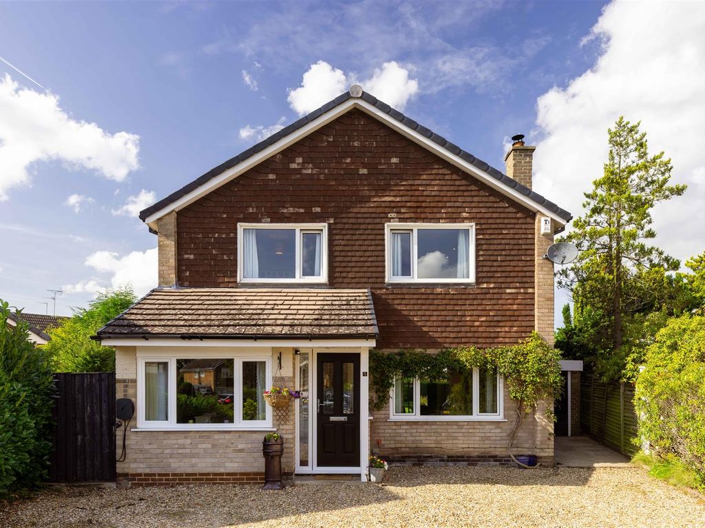 4 bed detached house for sale in Newby Garth, Alwoodley, Leeds LS17, £550,000 Zoopla