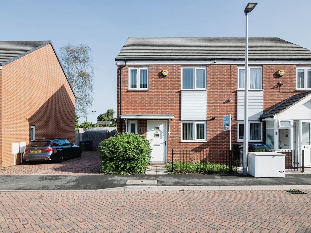 3 bed semidetached house for sale in Laura Roberts Close, West