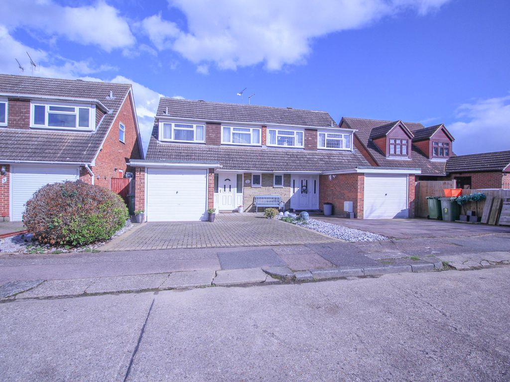 4 bed semidetached house for sale in The Briary, Wickford SS12 Zoopla