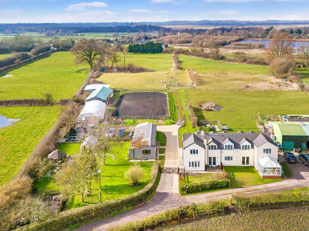 3 bed detached house for sale in Whixall, Whitchurch SY13, £670,000