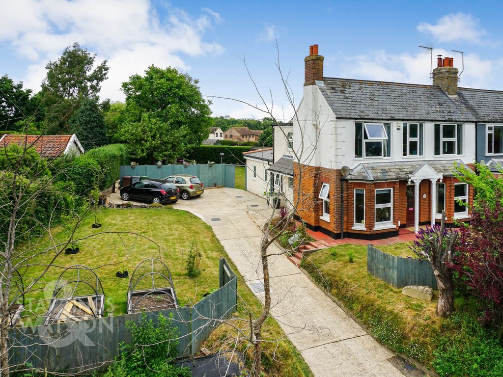 4 bed semidetached house for sale in Old Road, Acle, Norwich NR13 Zoopla