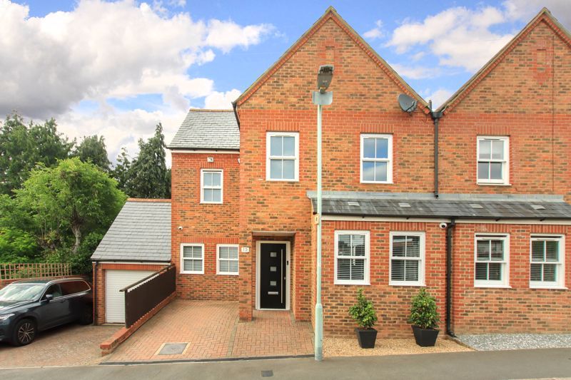 4 bed semidetached house for sale in Fernville Lane, Hemel Hempstead