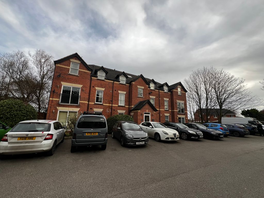 2 bed flat to rent in Weaver Grove, Winsford CW7, £600 pcm Zoopla