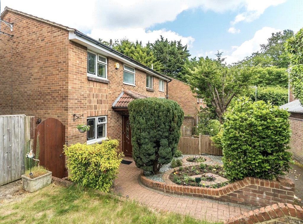 3 bed semidetached house for sale in Marlow Copse, Chatham, Kent ME5