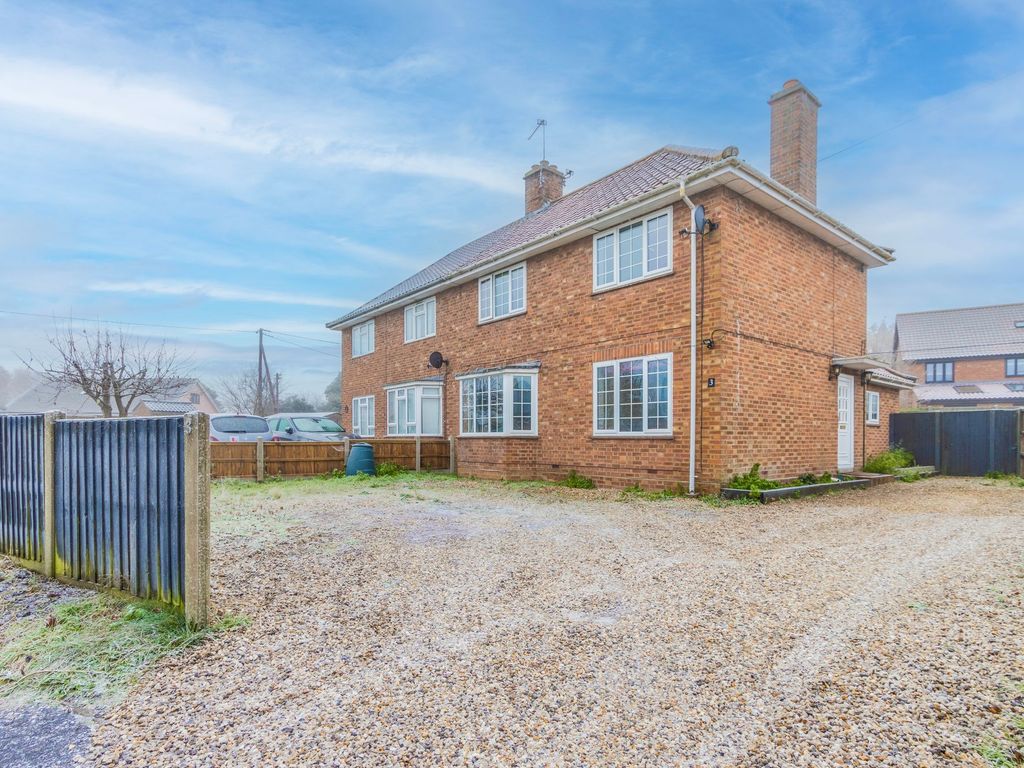 3 bed semidetached house for sale in Nash Road, Felthorpe NR10, £