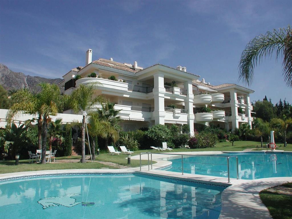 2 bed apartment for sale in Altos Reales, Marbella Golden Mile