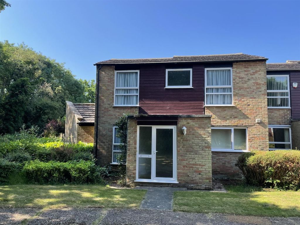 4 bed semidetached house to rent in Capelands, New Ash Green