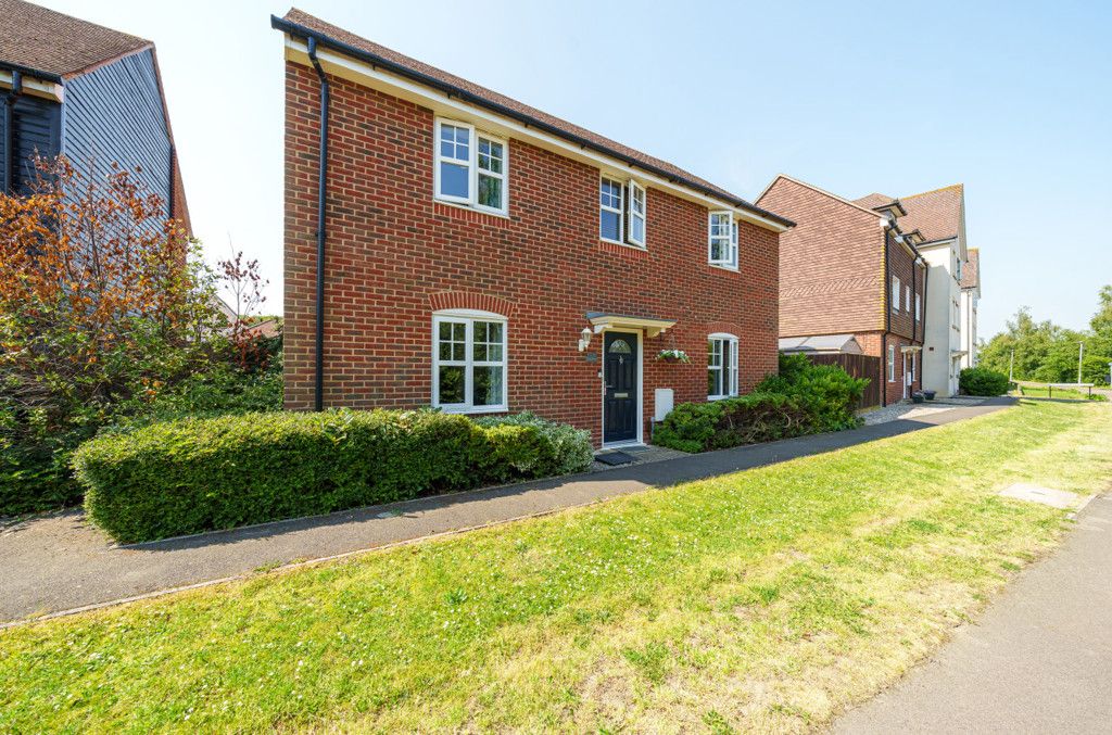 4 bed detached house for sale in Capercaillie Close, Bracknell