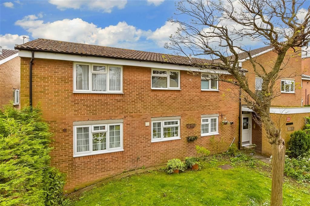 2 bed flat for sale in Brambledown Road, Wallington, Surrey SM6, £