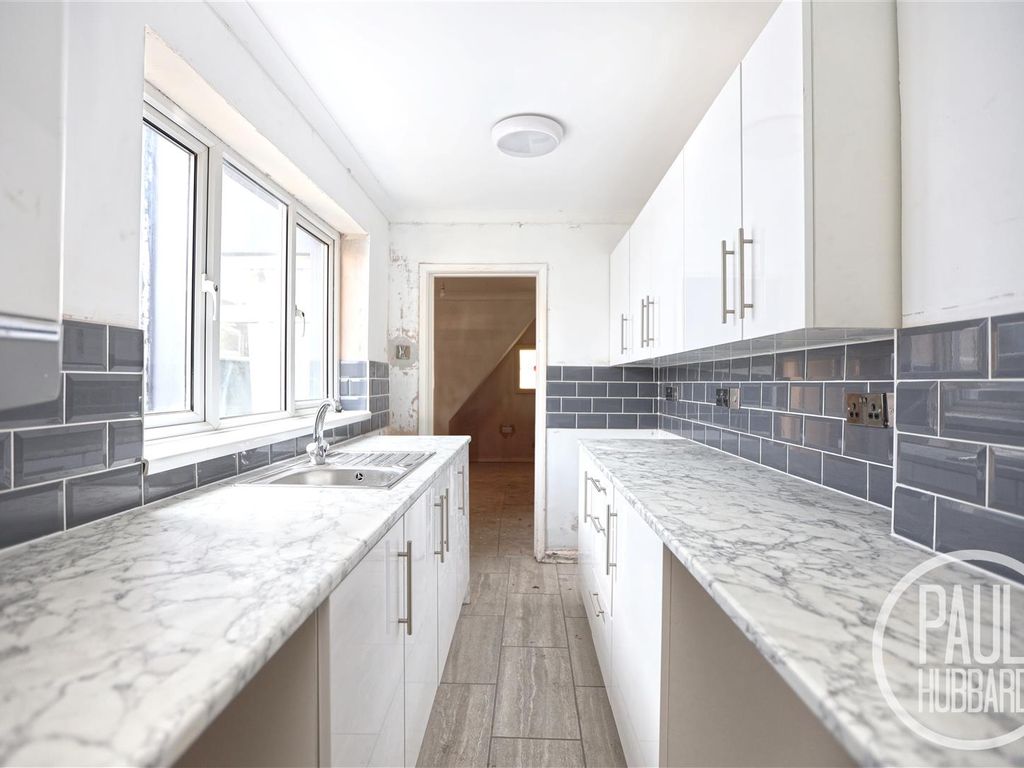3 bed terraced house for sale in Alma Road, Lowestoft NR32, £125,000