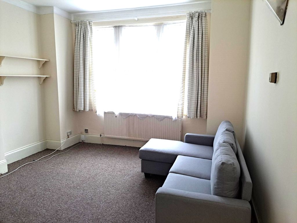 1 bed flat to rent in Pinner Road, Harrow HA1, £1,250 pcm Zoopla