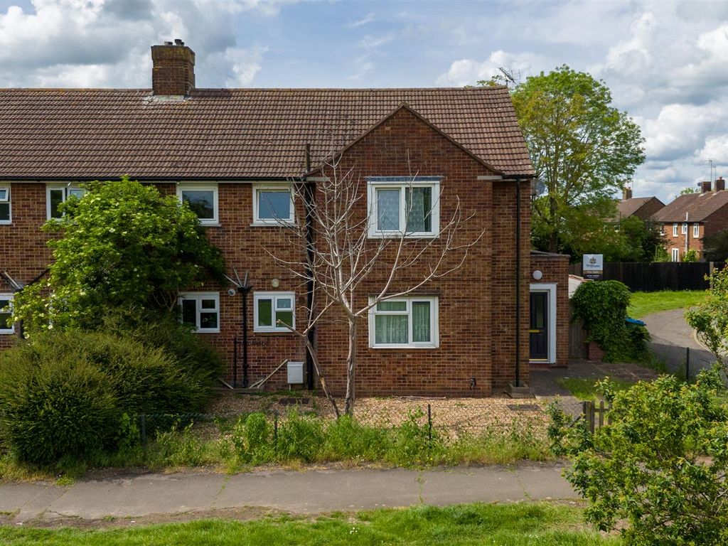 2 bed for sale in Hampden Gardens, Aylesbury