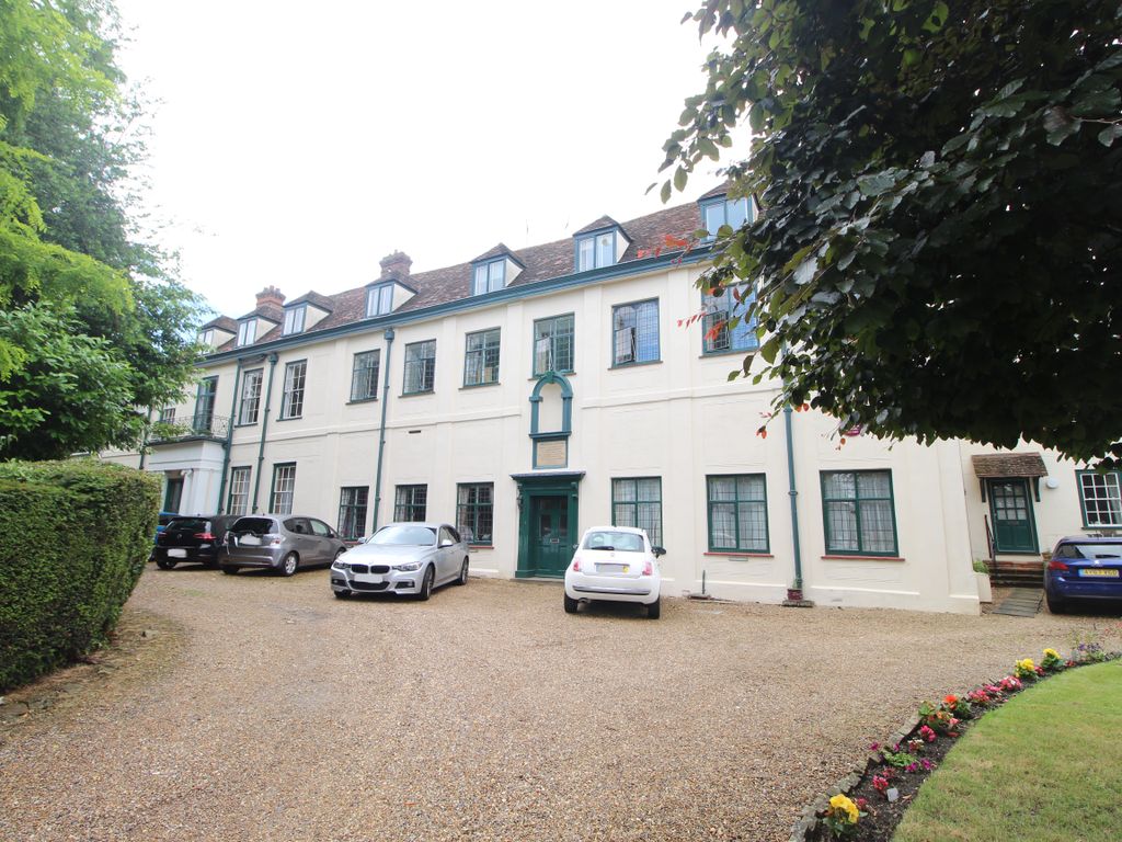 2 bed flat to rent in St. Michaels Close, Northgate Street, Bury St