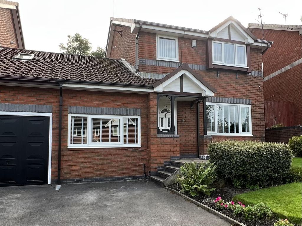 5 bed linkdetached house for sale in Walkerwood Drive, Stalybridge