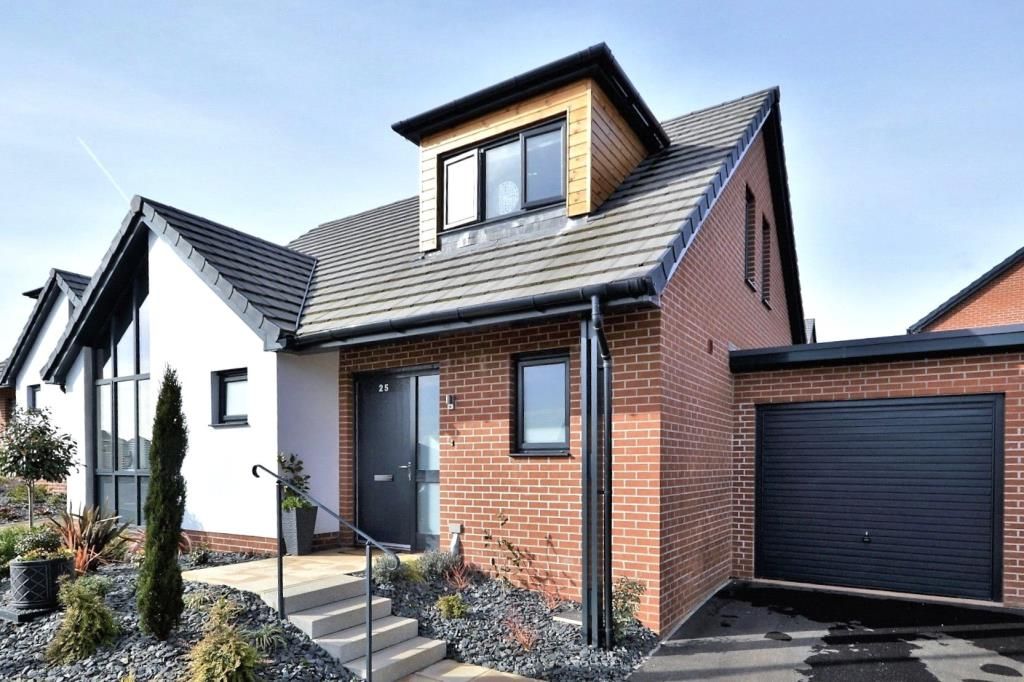 3 bed detached bungalow for sale in Rowan Drive, Seaton, Devon EX12