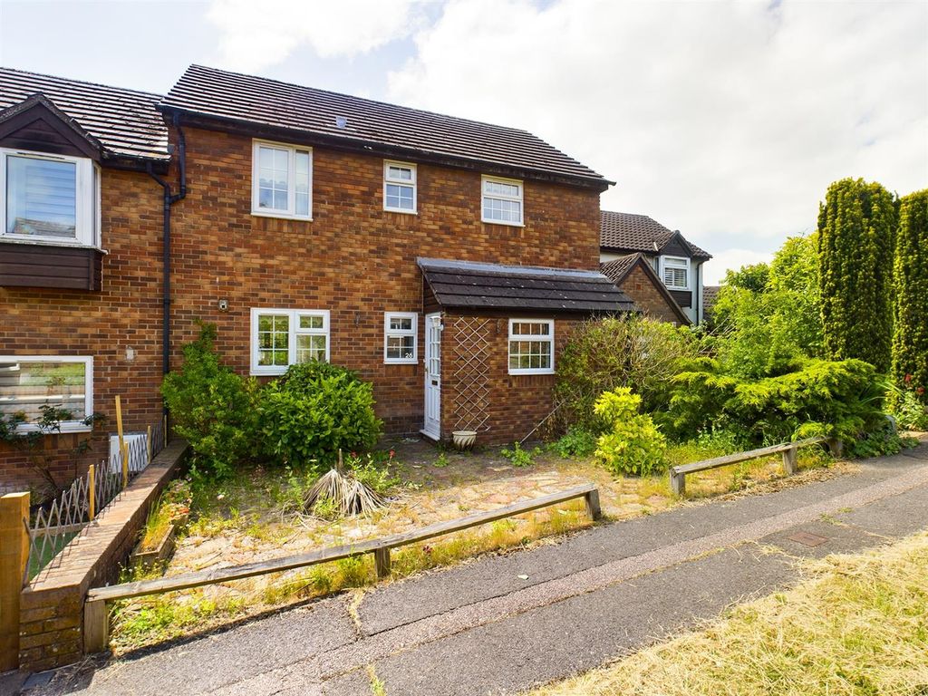 3 bed terraced house for sale in Falcon Close, Stevenage, Hertfordshire