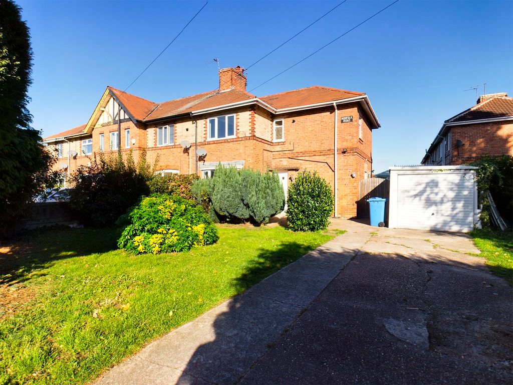 3 bed semidetached house for sale in Norfolk Road, Bircotes, Doncaster