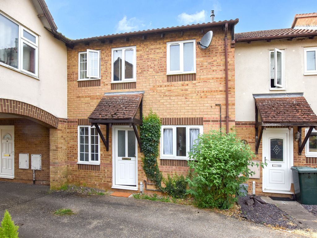 2 bed terraced house to rent in Sycamore Gardens, Bicester OX26, £1,200