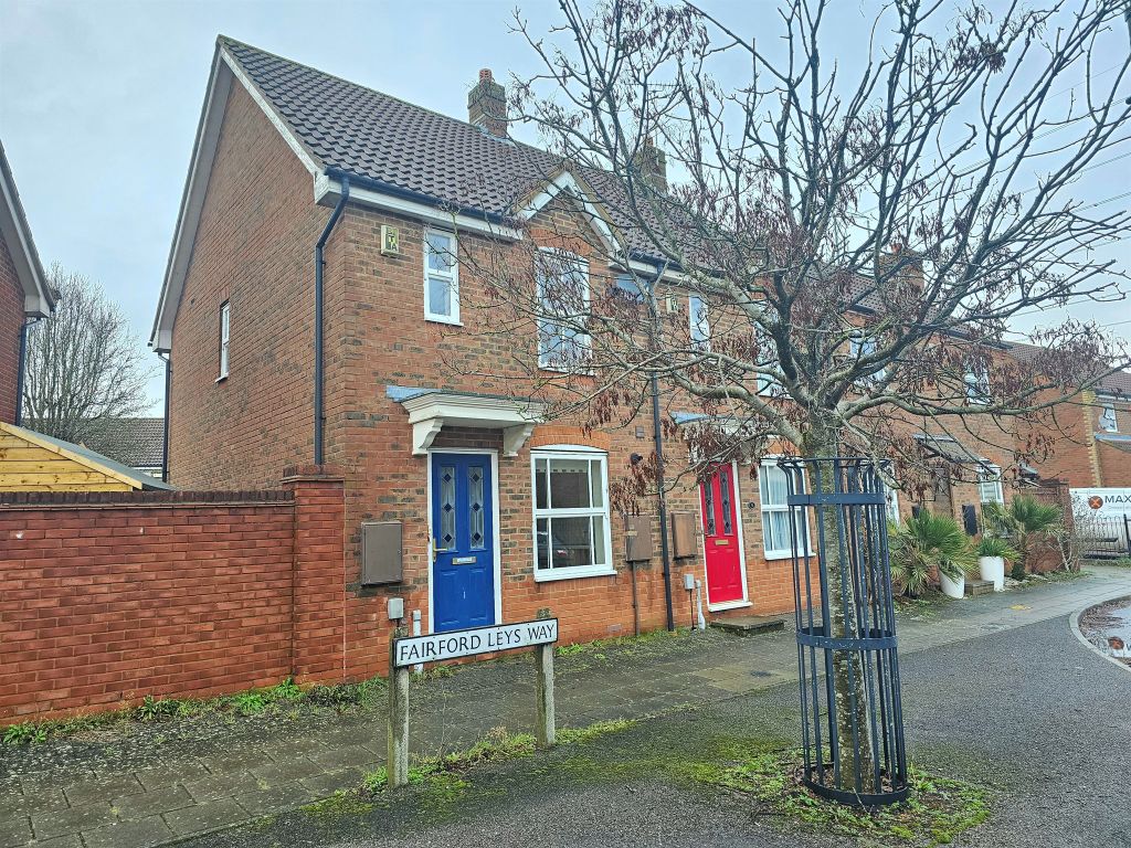2 bed end terrace house for sale in Fairford Leys Way, Aylesbury HP19