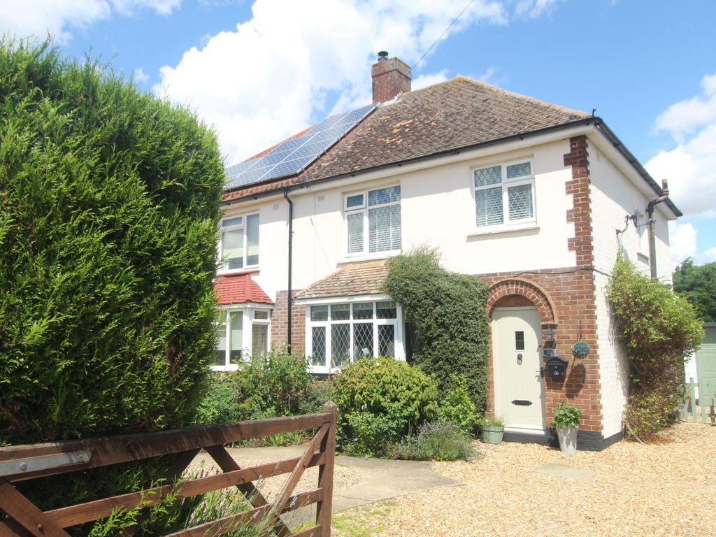 3 bed semidetached house for sale in Stratton Way, Biggleswade SG18
