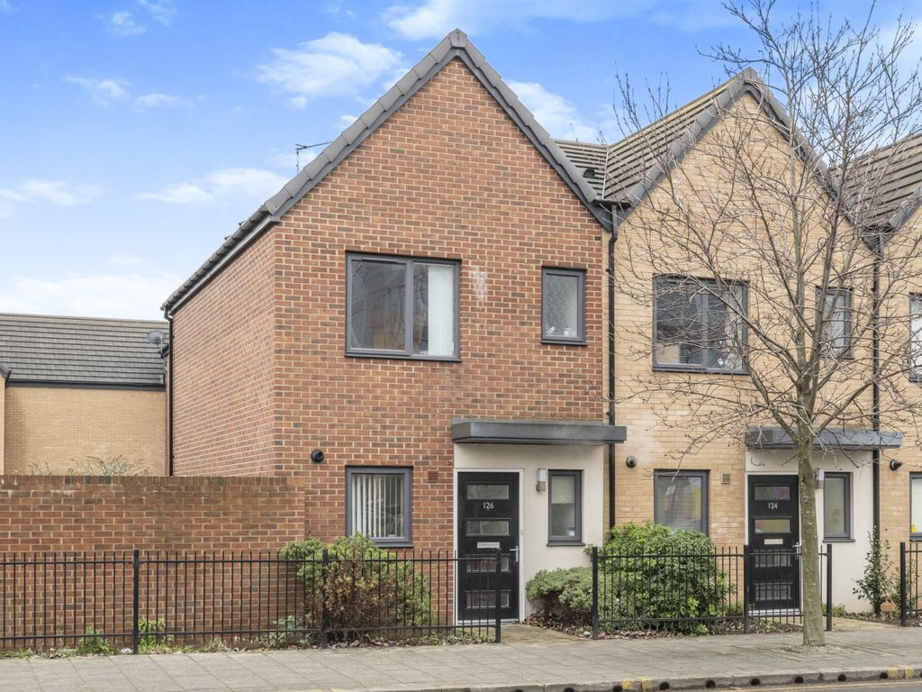 2 bed end terrace house for sale in College Road, Doncaster, South