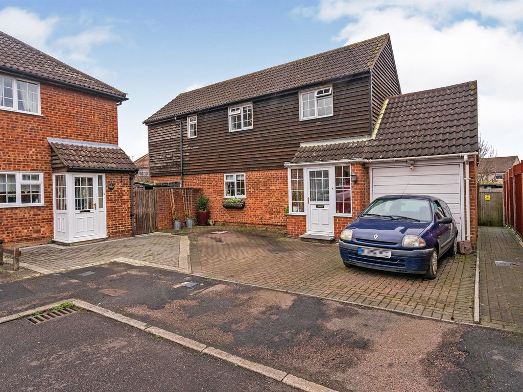 3 bed detached house for sale in Niagara Close, Cheshunt, Waltham Cross