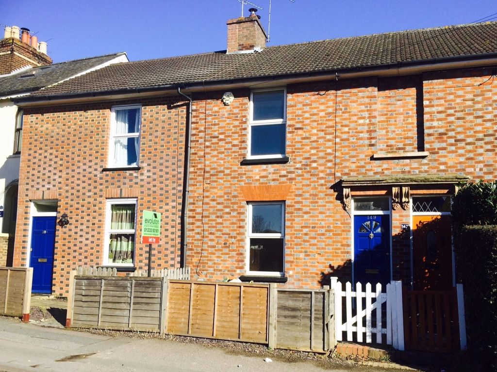 2 bed terraced house for sale in Faversham Road, Kennington, Ashford