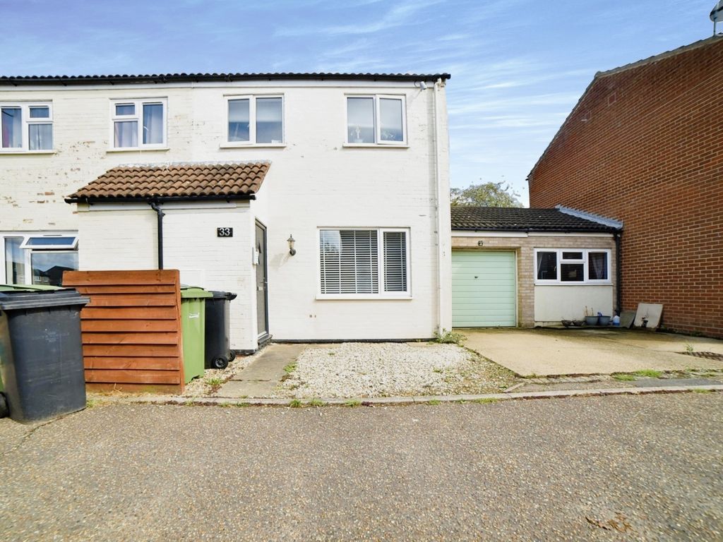 3 bed semidetached house for sale in Porter Road, Long Stratton