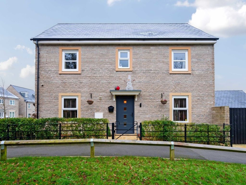 4 bed detached house for sale in Cowleaze, Purton, Swindon, Wiltshire