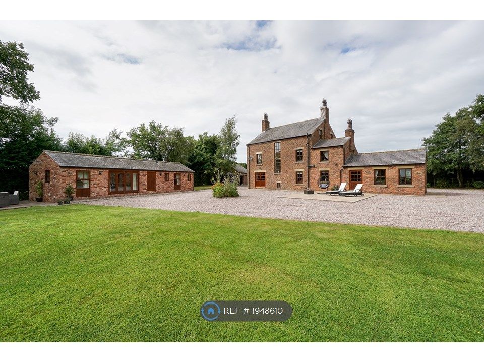 7 bed detached house to rent in Town Lane, Much Hoole, Preston PR4, £