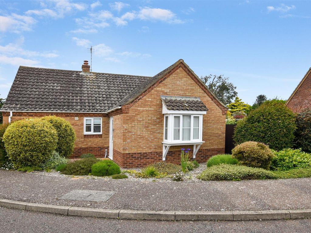 3 bed detached bungalow for sale in Orchard Close, Mundesley, Norwich