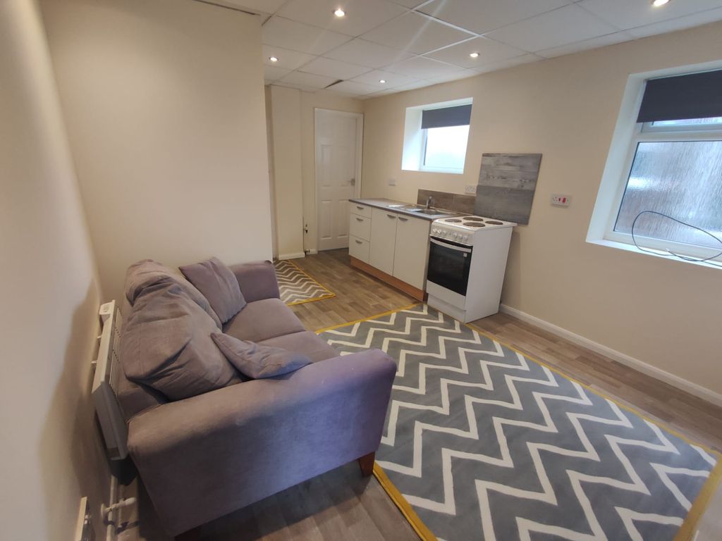 1 bed flat to rent in Douglas Crescent, Houghton Regis, Dunstable