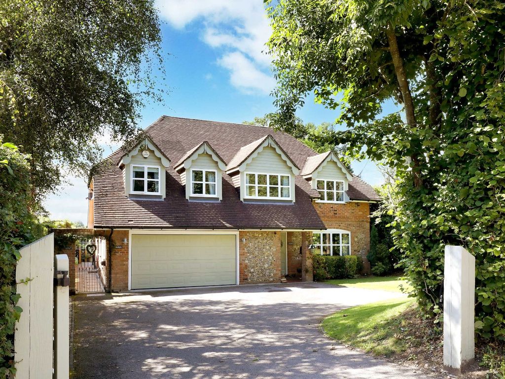 5 bed detached house for sale in Beacon Hill, Penn HP10, £1,750,000