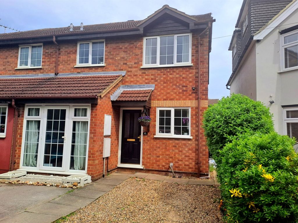 3 bed semidetached house for sale in Lane North, Taplow