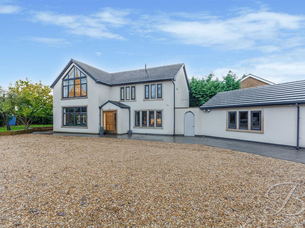 4 bed detached house for sale in Wellow Road, Ollerton, Newark NG22, £