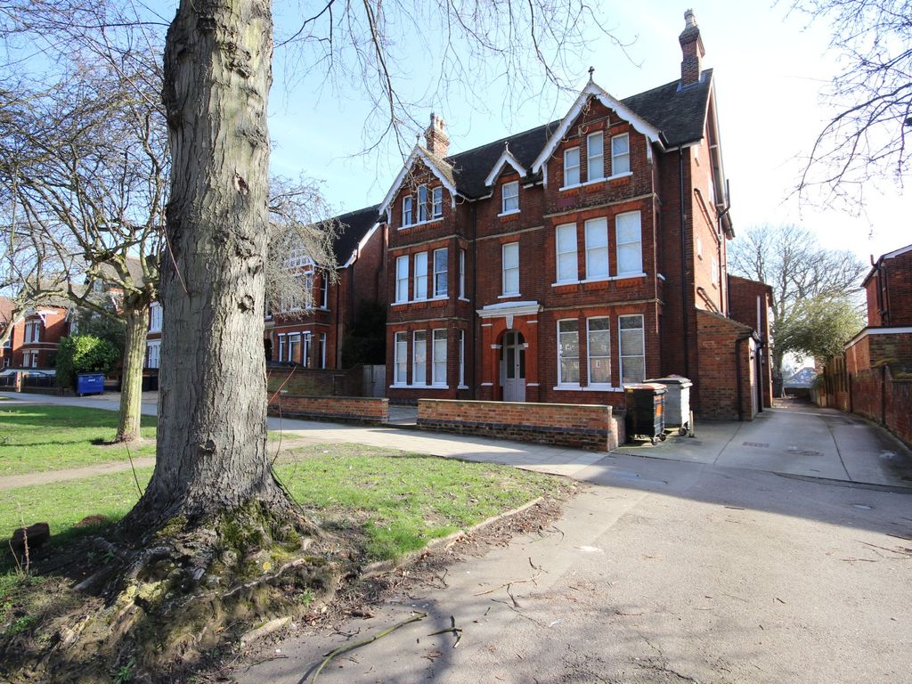 3 bed flat for sale in De Parys Avenue, Bedford MK40 Zoopla