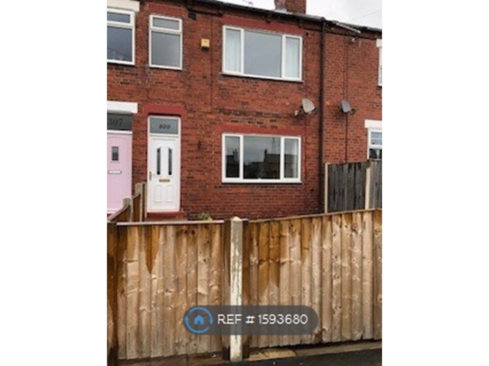 3 bed terraced house to rent in Pontefract Road, Featherstone