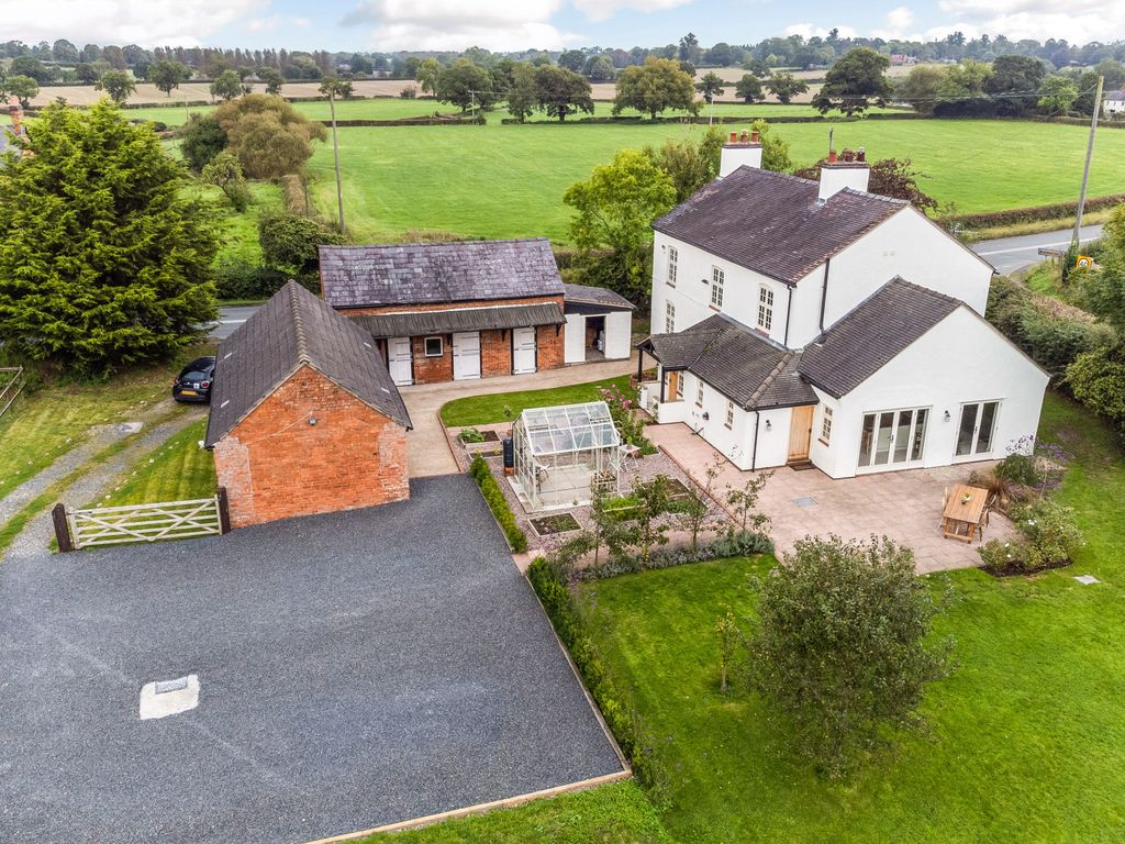 4 bed detached house for sale in The Chequer, Bronington, Whitchurch