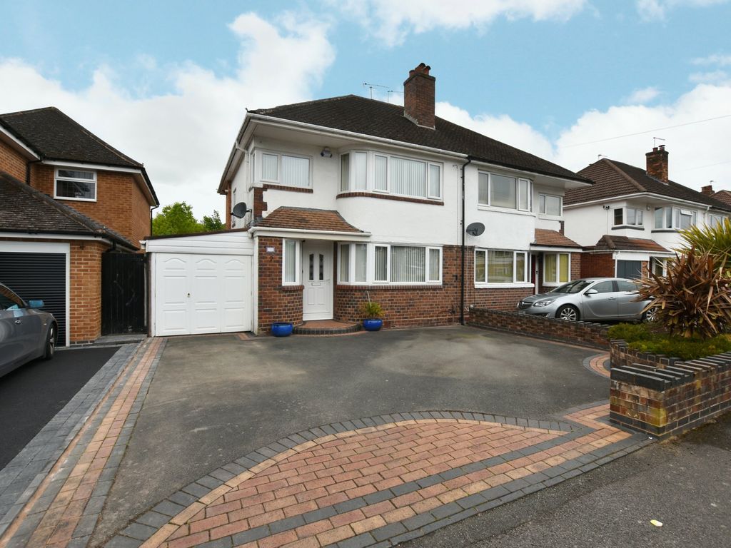 3 bed semidetached house for sale in Fabian Crescent, Shirley