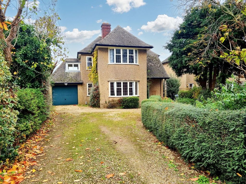 3 bed detached house for sale in Main Road, Long Hanborough OX29, £