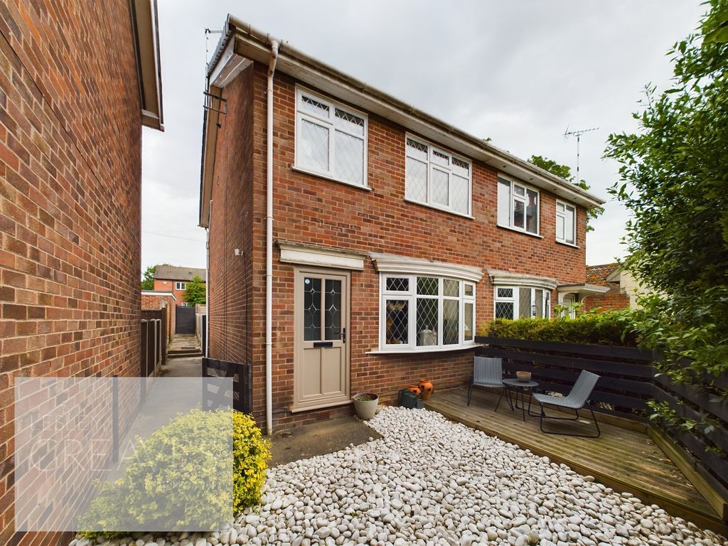 3 bed semidetached house for sale in Cavendish Drive, Carlton