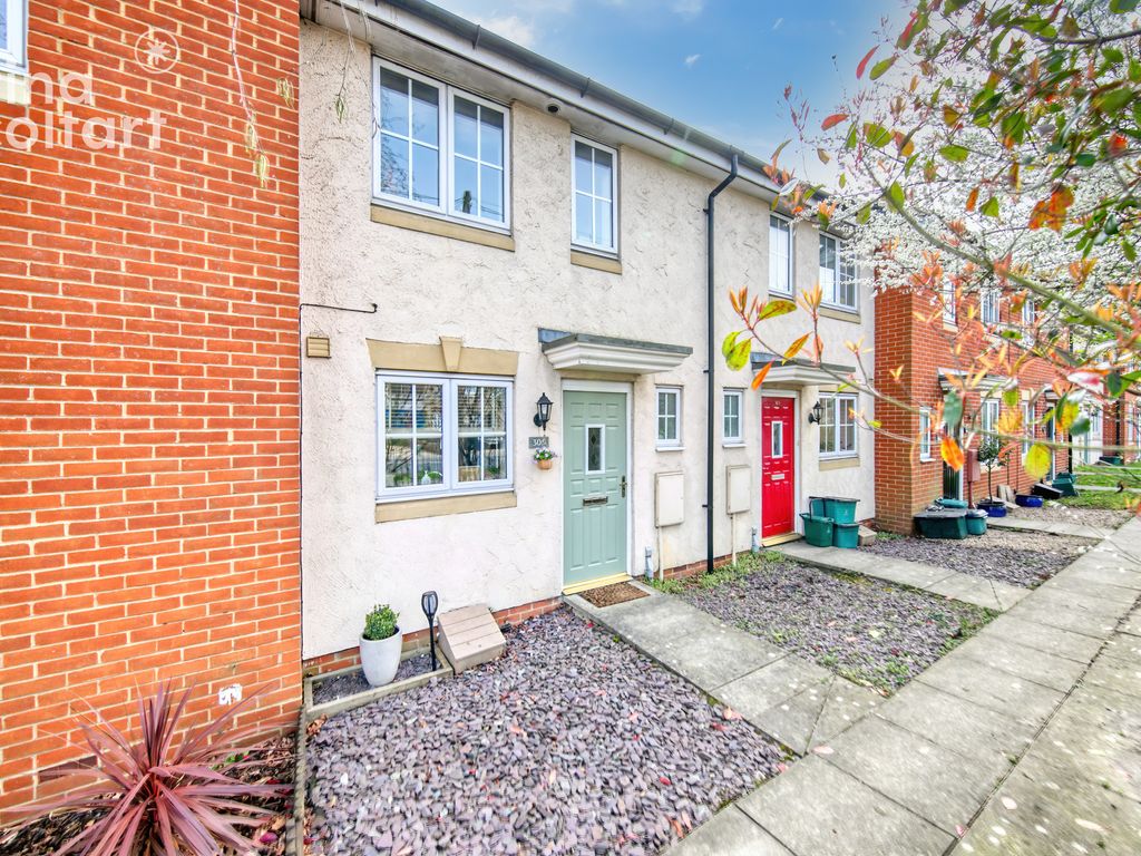 2 bed terraced house to rent in Mill Road, Colchester, Essex CO4, £