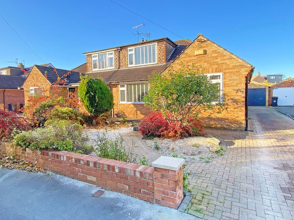 3 bed semidetached bungalow for sale in Plompton Drive, Harrogate HG2